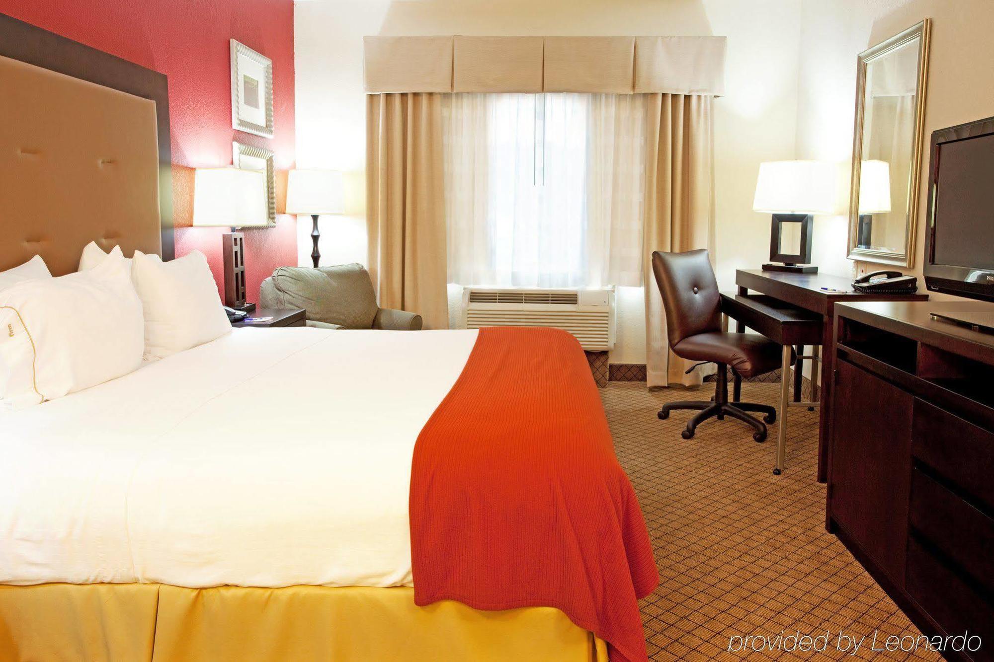 Express & South By Ihg 2*