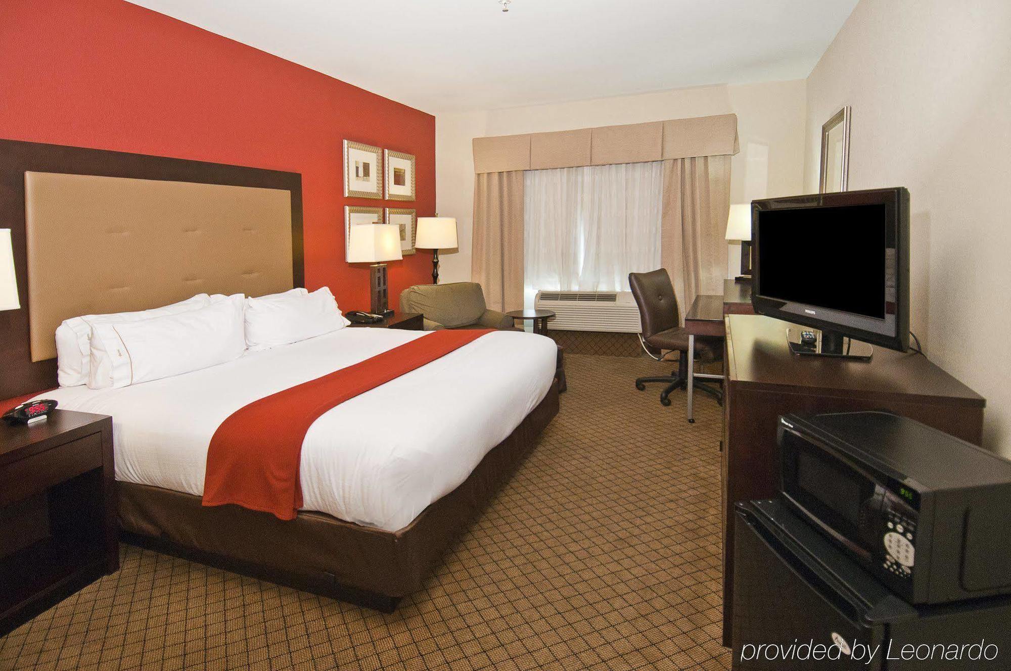 Express & South By Ihg 2*