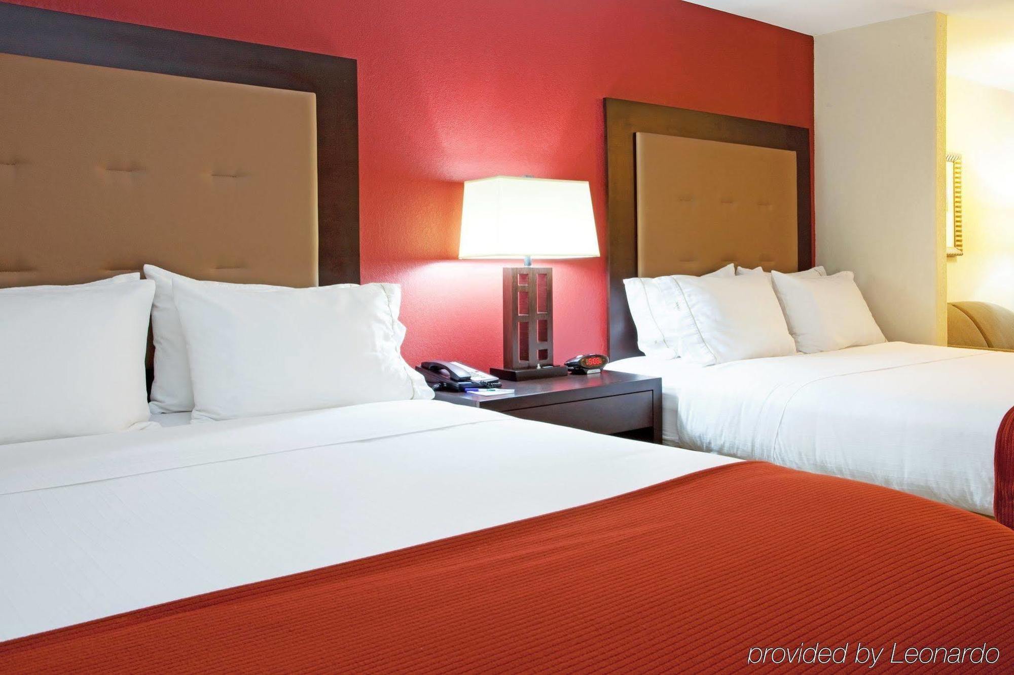 Express & South By Ihg Hotel